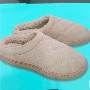 Wayland Woman’s Slippers.